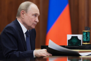 trump decu par poutine je ne comprends pas pourquoi il ne met pas fin a la guerre en ukraine