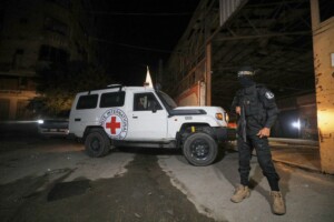 gaza le hamas a remis quatre corps a la croix rouge