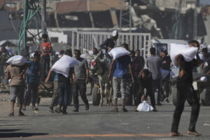 gaza pam nos camions daide humanitaire sont arrives dans la bande de gaza