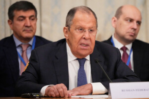 ukraine lavrov met en garde les etats unis contre la fourniture de missiles tomahawk a kiev