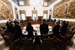 manoeuvre la majorite trouve un accord sur les banques pas de prelevement force