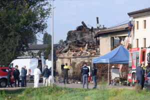 verone explosion dune maison piquet de greve et escorte dhonneur pour les cercueils