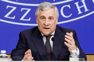 manoeuvre tajani satisfaits discussion avec les banques pas dimpots sur les benefices exceptionnels