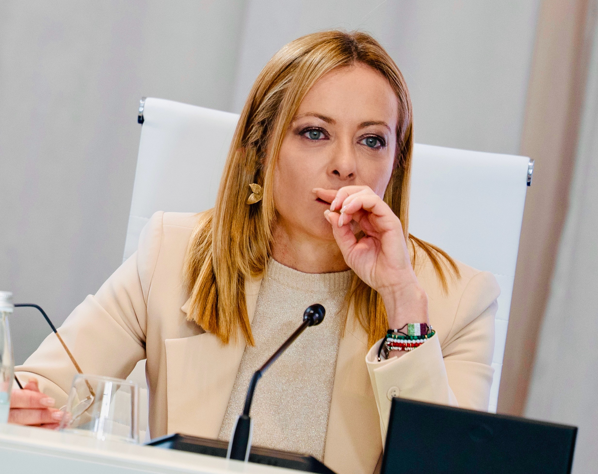 attentat contre ranucci meloni honte a schlein elle jette des ombres inacceptables sur litalie