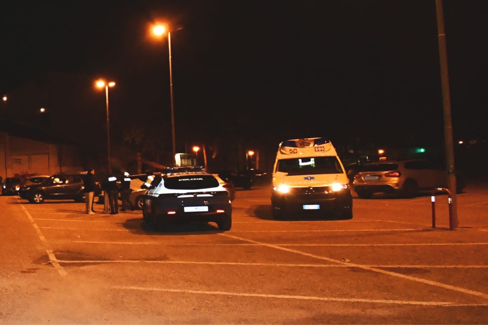 perouse un jeune homme poignarde et tue dans un parking