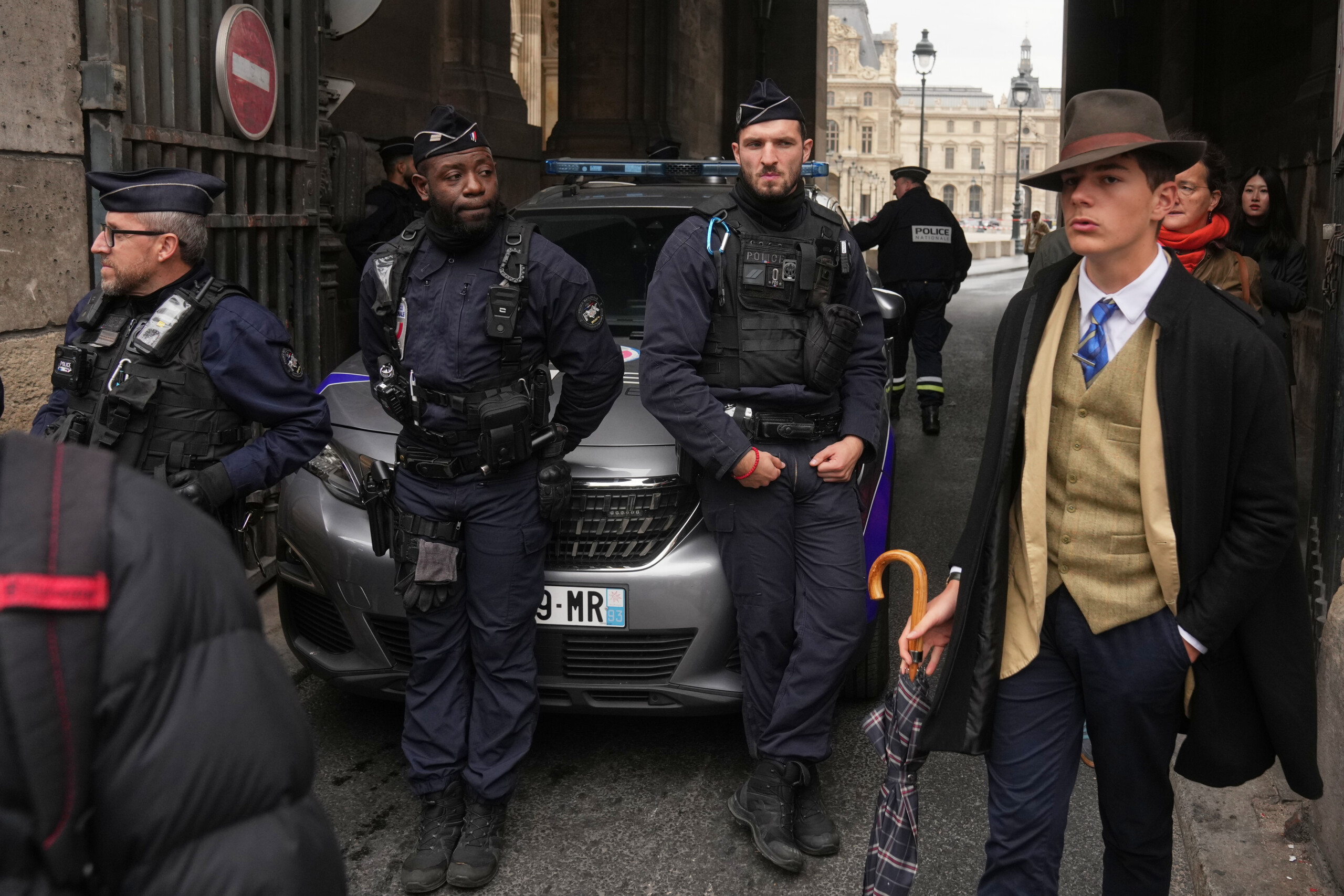 bardella le vol au louvre est une humiliation intolerable pour notre pays scaled
