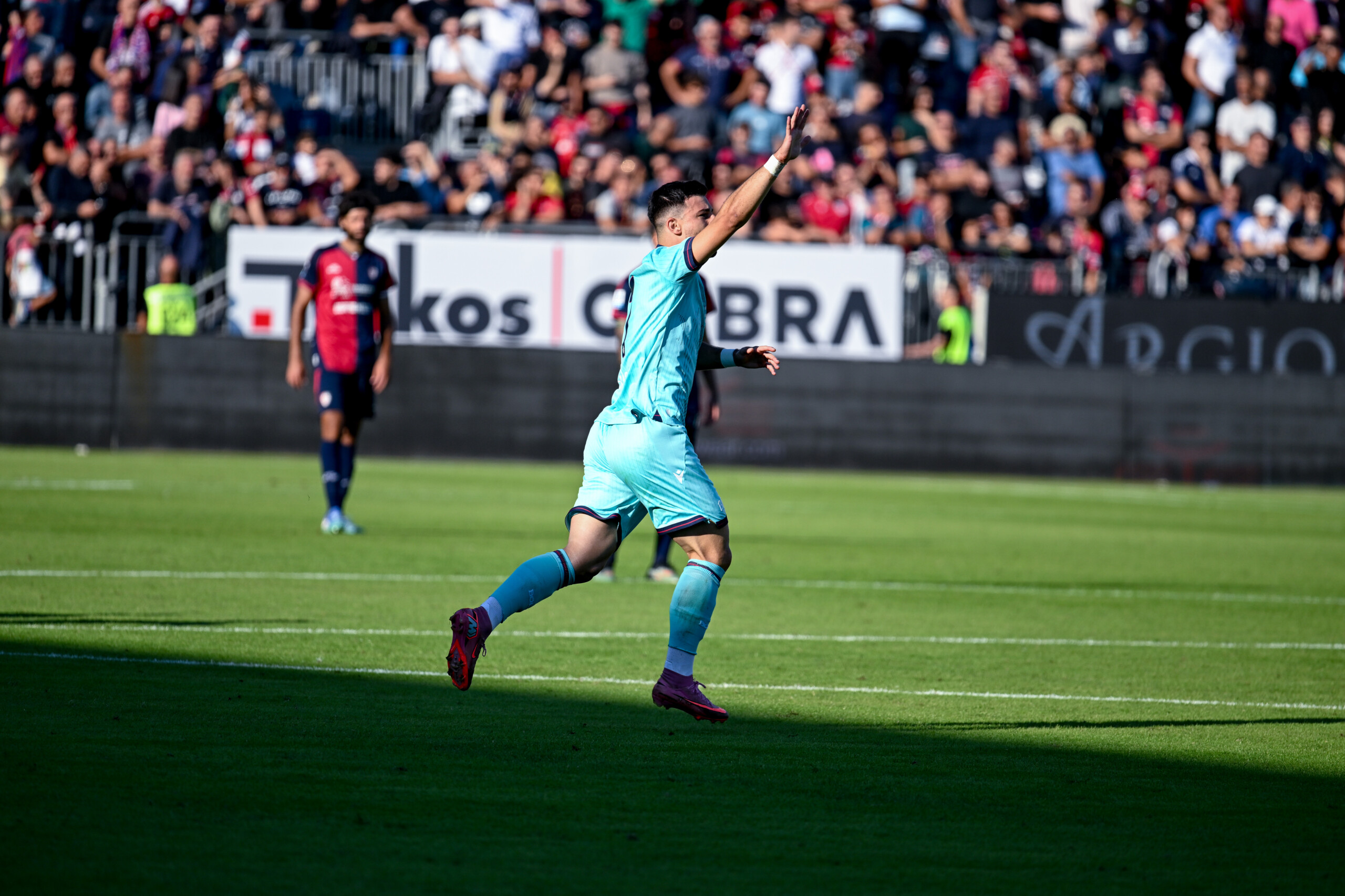 un double de holm et orsolini cagliari bologne 0 2 scaled