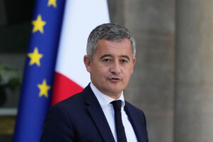 france darmanin nous avons echoue dans laffaire du vol au musee du louvre