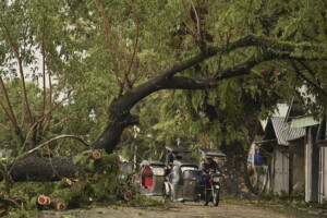 philippines 7 morts et 22 000 evacues a cause de la tempete tropicale fengshen