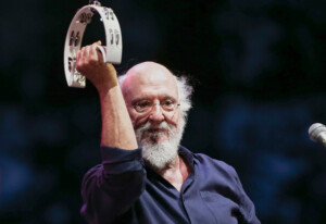 le chanteur compositeur grec dionysis savvopoulos est decede a lage de 80 ans