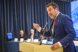 manoeuvre salvini la regle sur les locations a court terme ne sera pas la