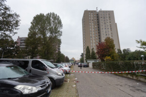 milan une femme poignardee dans la salle doperation sa vie est en danger