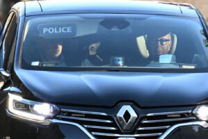 sarkozy en prison sous la protection de deux policiers