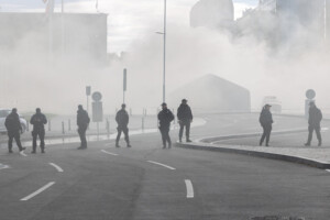 serbie coups de feu devant le parlement a belgrade un blesse le responsable arrete
