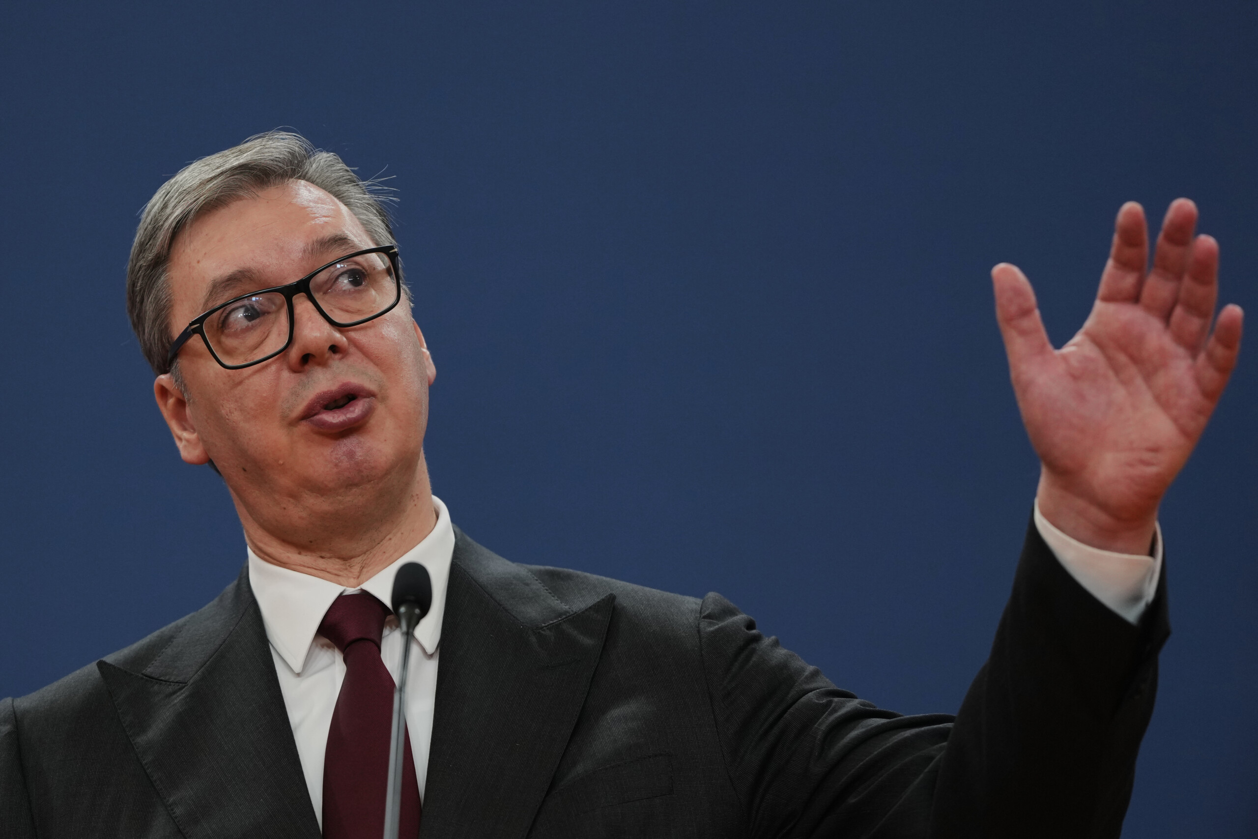 serbie vucic un acte terroriste devant le parlement scaled