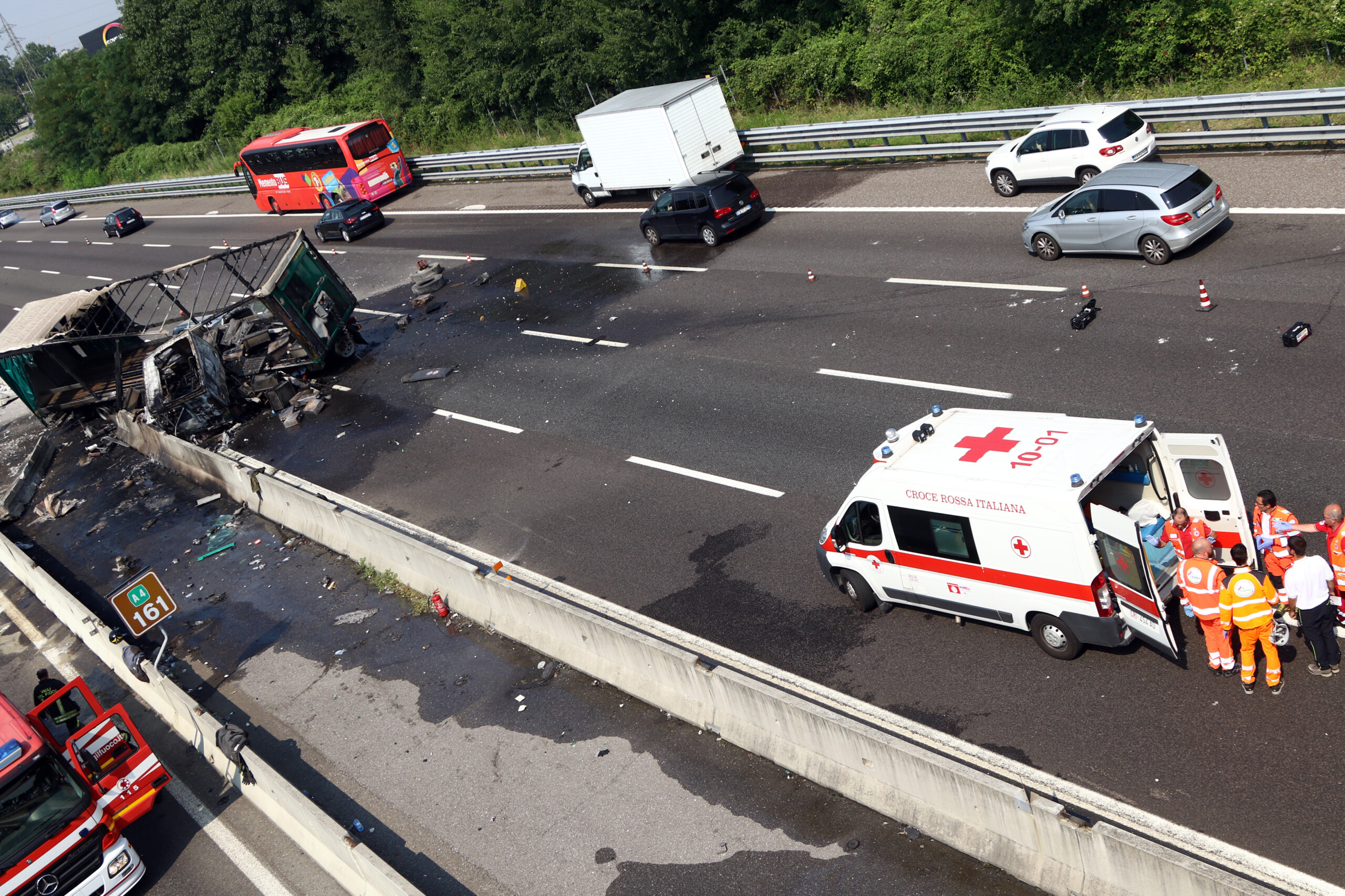 accidents de la route collision frontale entre voitures dans la region de bologne un garcon de 7 ans decede scaled