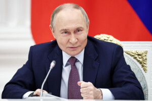 ukraine poutine les sanctions americaines sont un acte hostile