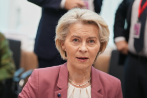 ukraine von der leyen bien les sanctions americaines contre moscou pression sur lagresseur