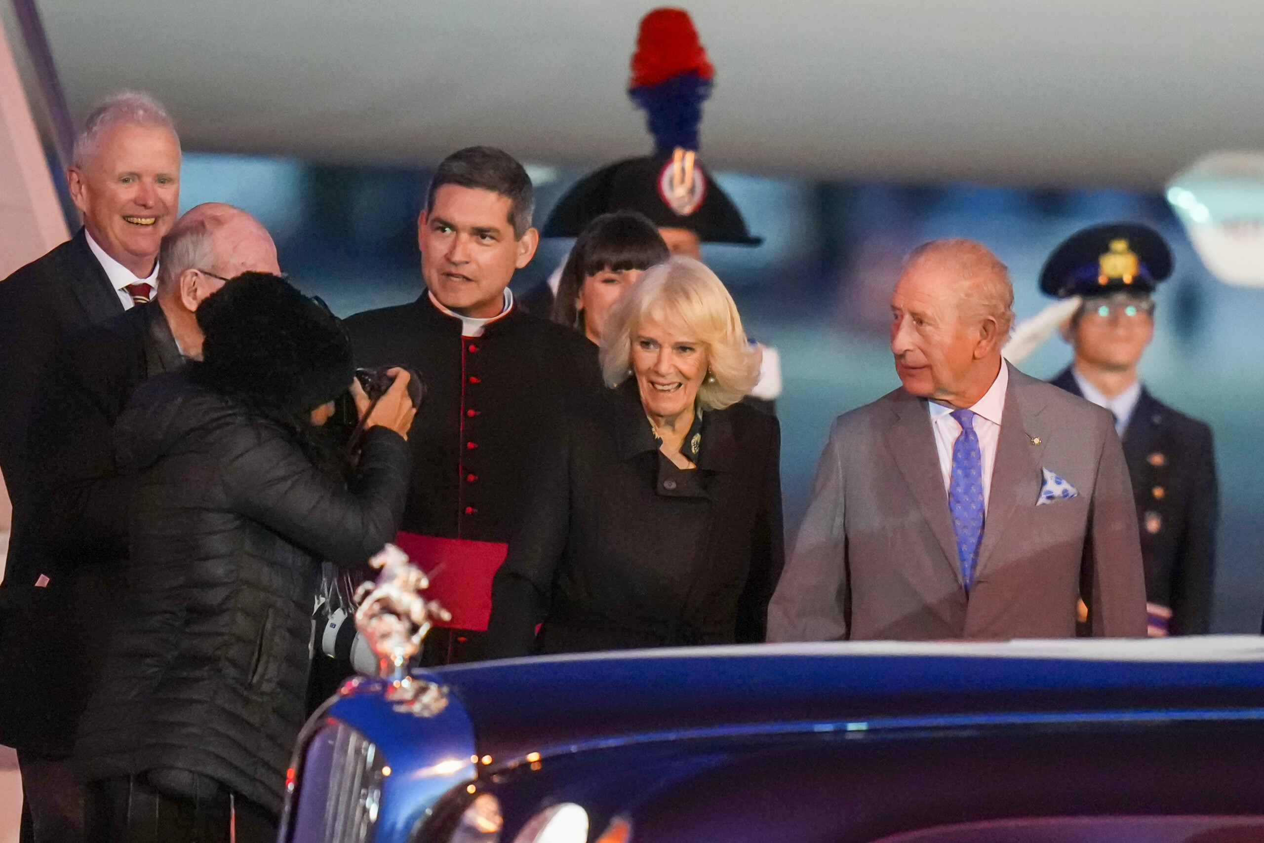 vatican le roi charles iii et la reine camilla sont arrives au saint siege scaled