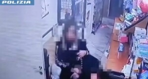 catane coups de pied et coups de poing a sa femme malade le mari arrete