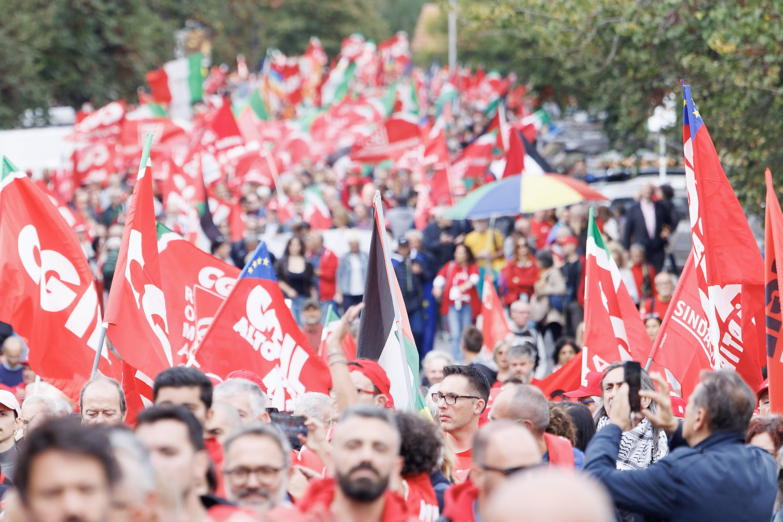 Cgil : syndicat, plus de 200 000 personnes dans les rues aujourd'hui à Rome 1 cgil syndicat plus de 200 000 personnes dans les rues aujourdhui a rome scaled