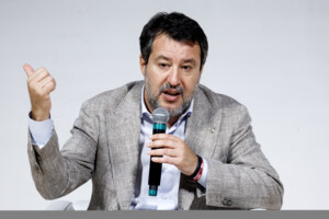 manoeuvre budgetaire lega les banques irritantes sur la taxe nous proposerons daugmenter leur contribution