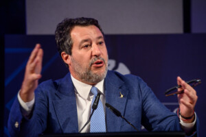 gouvernement salvini des tensions avec tajani nous nous aimons