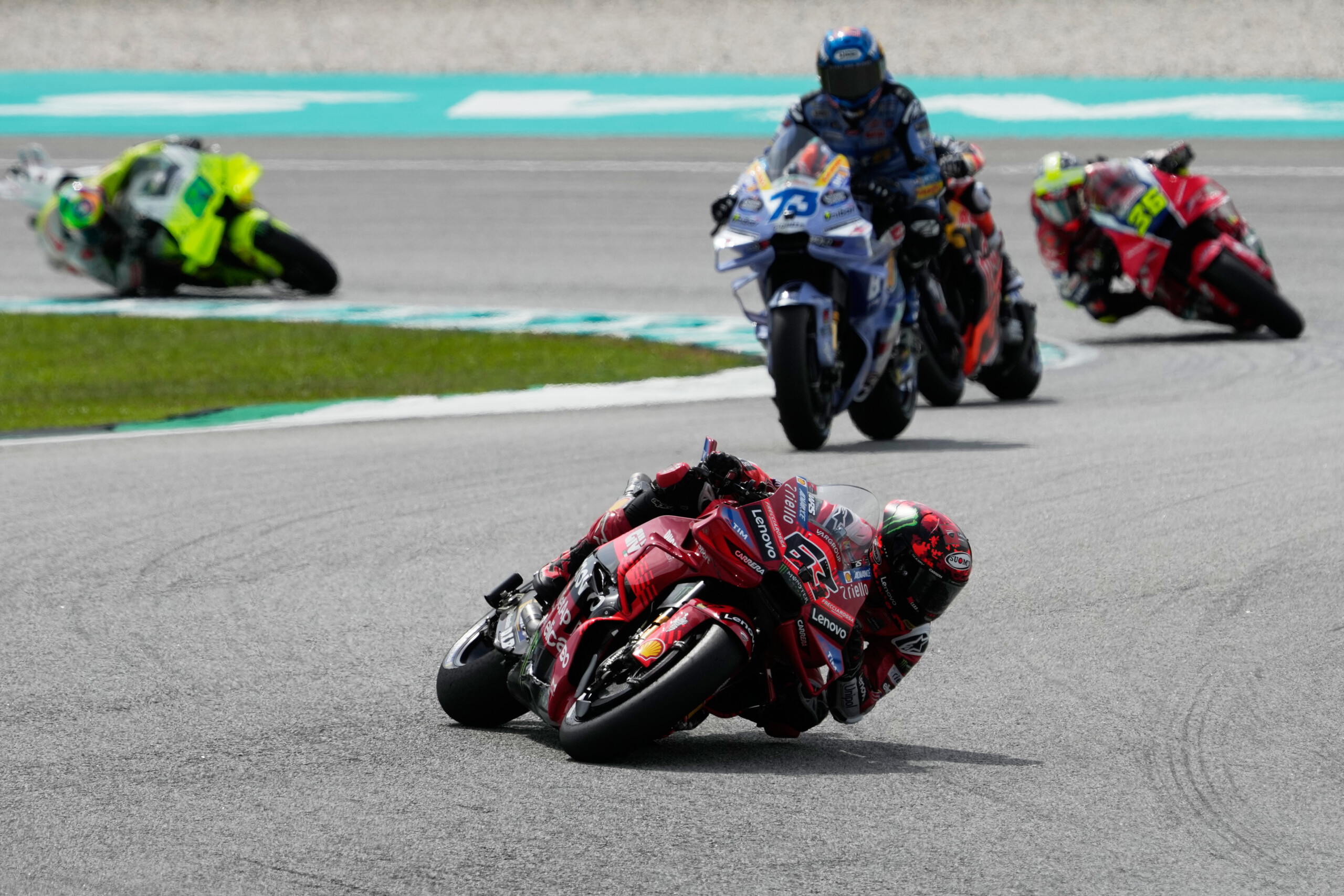 MotoGP, Alex Marquez domine et gagne à Sepang. Pecco Bagnaia abandonne 1 motogp alex marquez domine et gagne a sepang pecco bagnaia abandonne scaled