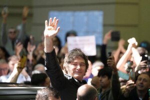 argentine milei triomphe aux elections legislatives avec plus de 40 des voix