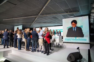 espagne le parti de puigdemont decide de rompre laccord avec le psoe de sanchez