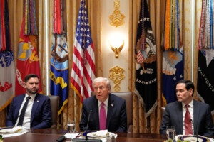 etats unis trump nexclut pas un troisieme mandat mais lance le ticket vance rubio