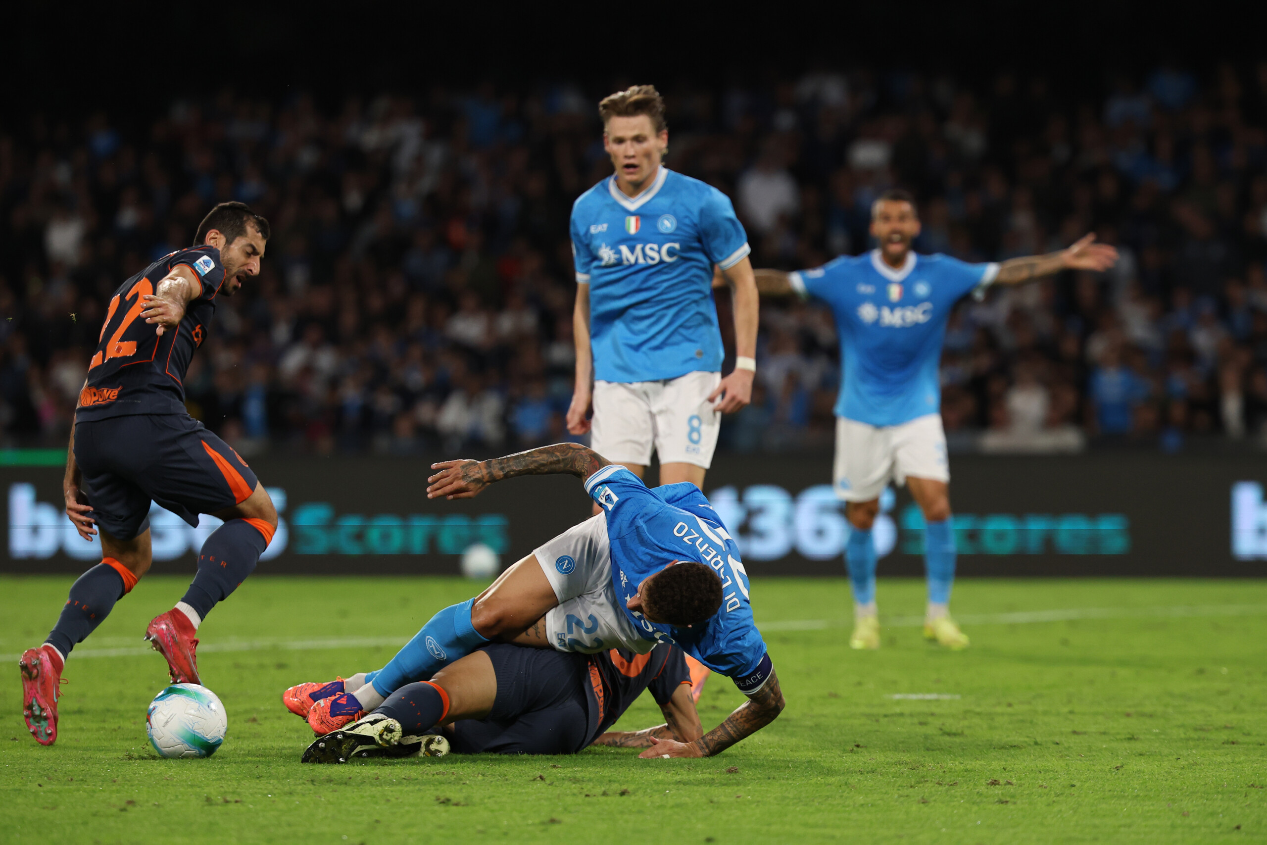 Football : Inter, Mkhitaryan souffre d'une blessure au semi-tendineux de la cuisse 1 football inter mkhitaryan souffre dune blessure au semi tendineux de la cuisse scaled