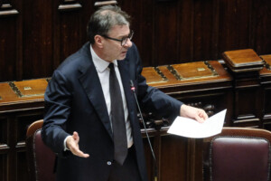 manoeuvre giorgetti nous ne punissons pas les proprietaires pour les locations de courte duree le probleme vient dairbnb