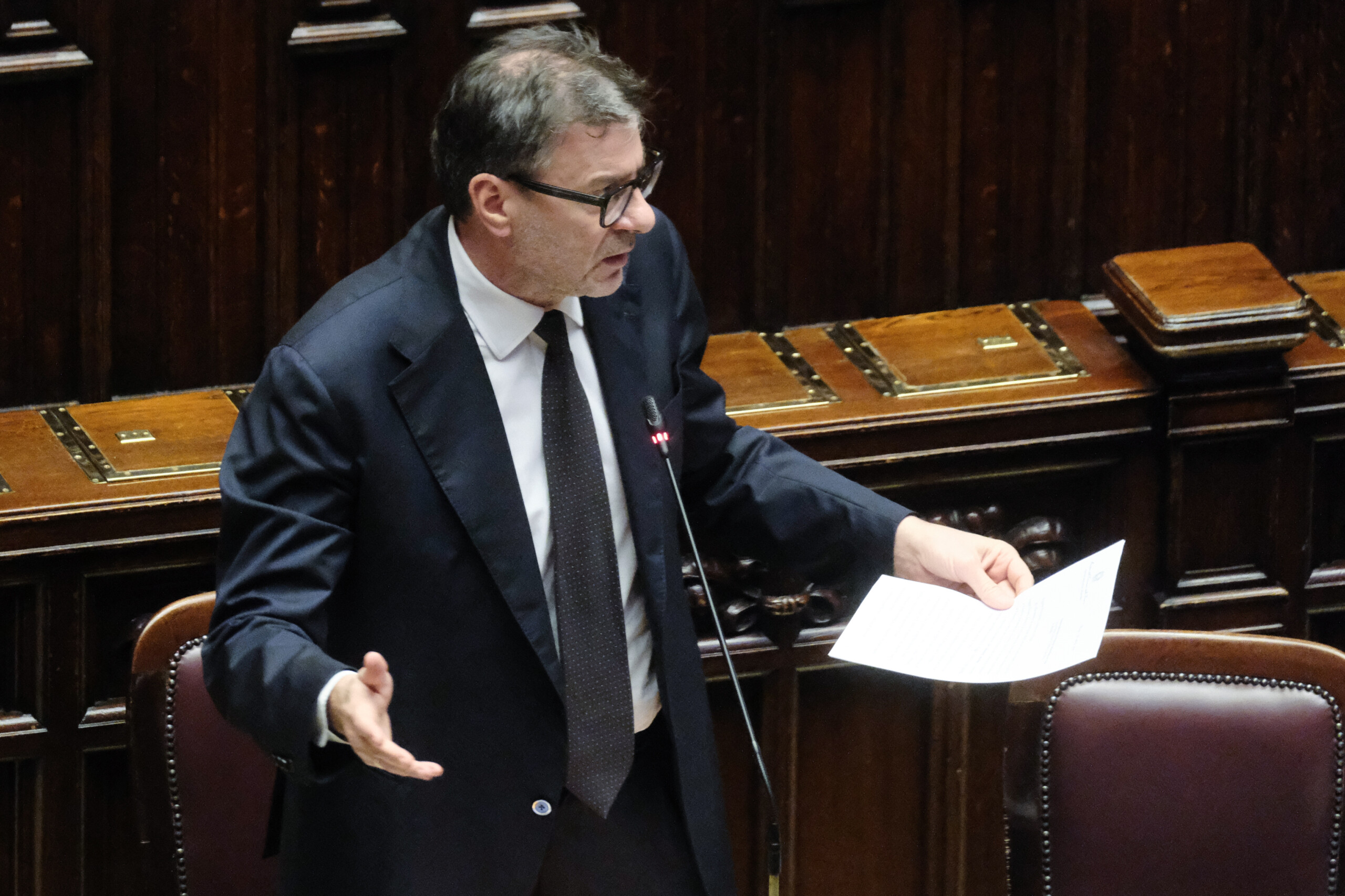 manoeuvre giorgetti nous ne punissons pas les proprietaires pour les locations de courte duree le probleme vient dairbnb scaled