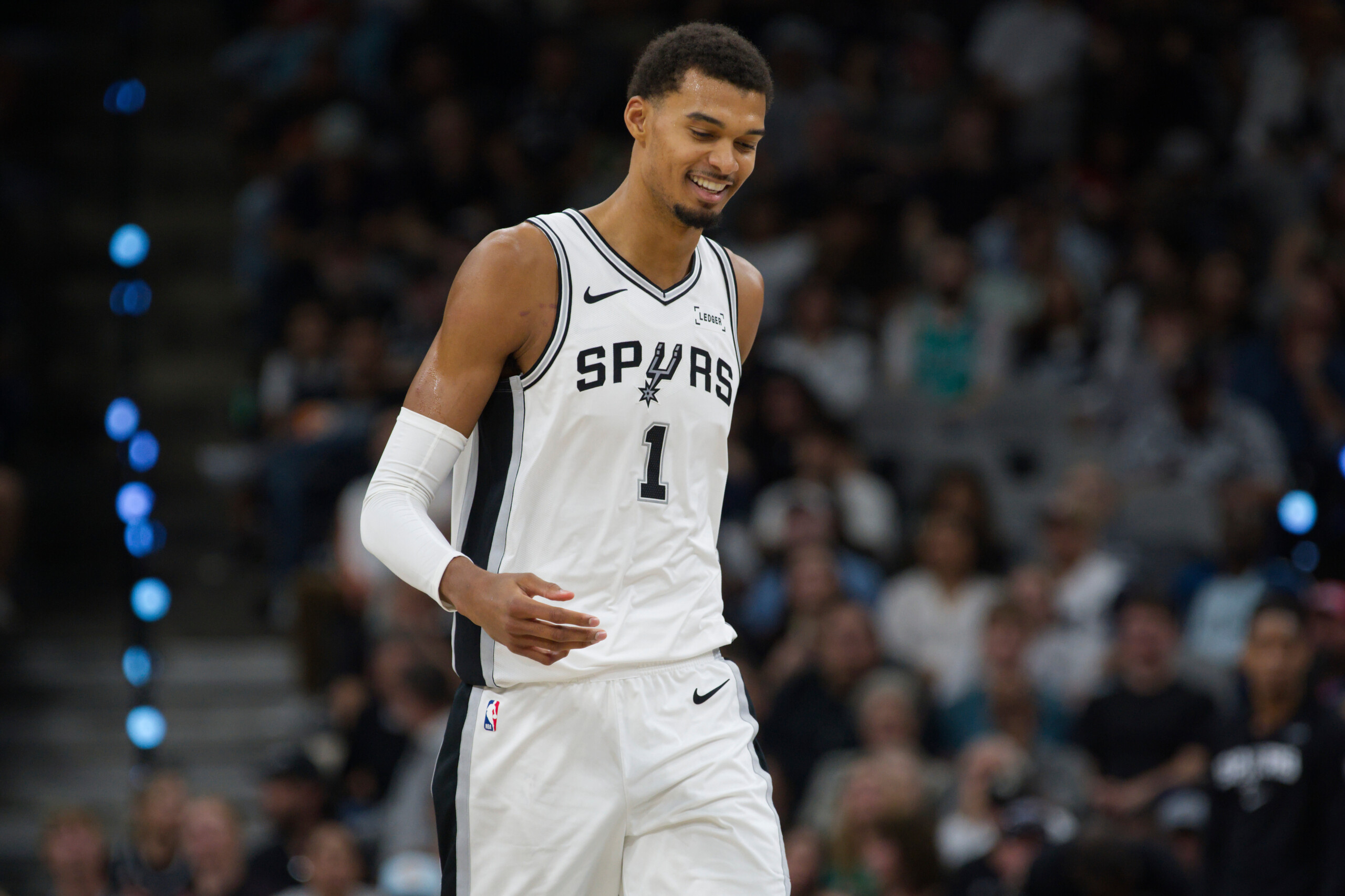 NBA : Wembanyama entraîne les Spurs, les Lakers s'en sortent bien sans Doncic, Fontecchio brille avec Miami 1 nba wembanyama entraine les spurs les lakers sen sortent bien sans doncic fontecchio brille avec miami scaled