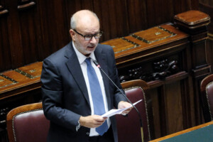 sante schillaci en italie le secteur pharmaceutique est fondamental et strategique