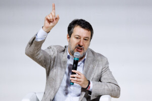 ponte stretto salvini la cour des comptes a gravement endommage le pays mais nous continuons