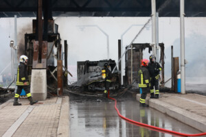 brescia incendie au peage de lautoroute a21