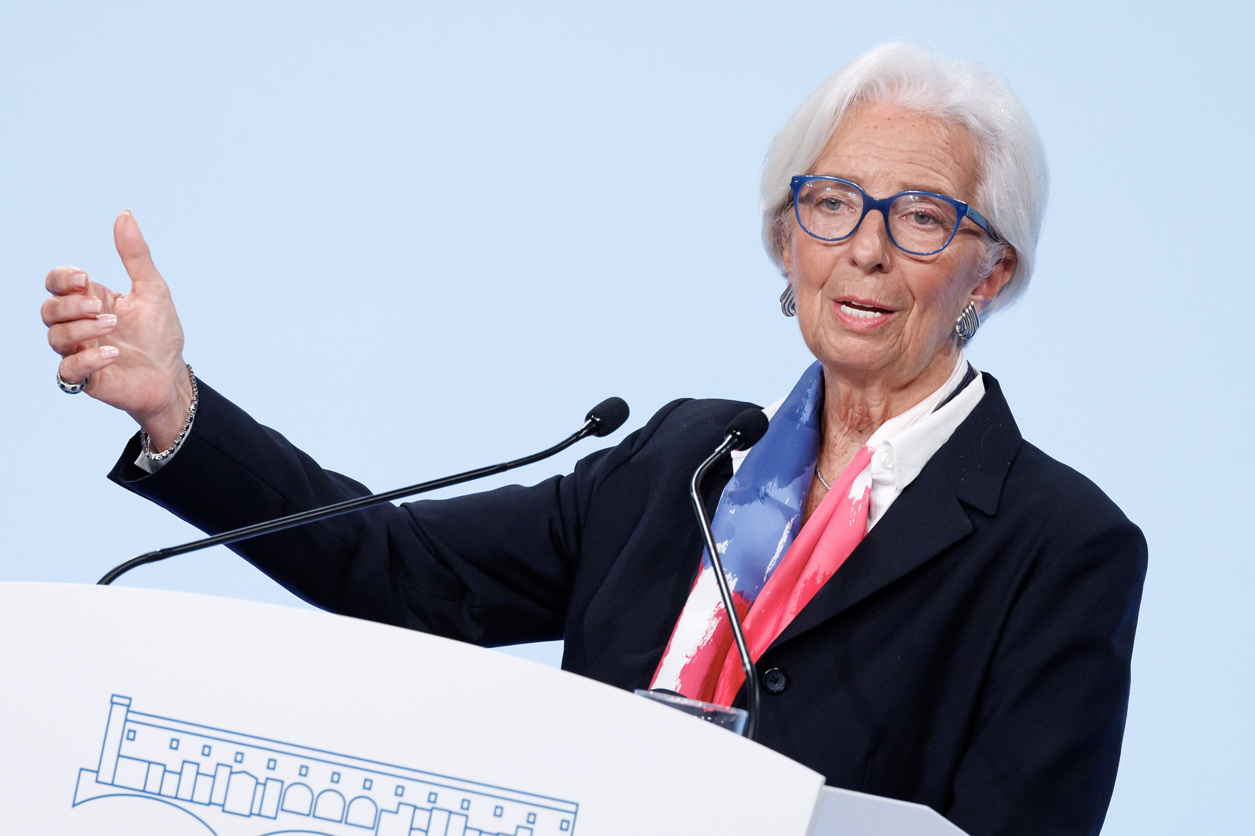 pil lagarde impressionnee par le developpement economique et la gestion des comptes publics italiens scaled