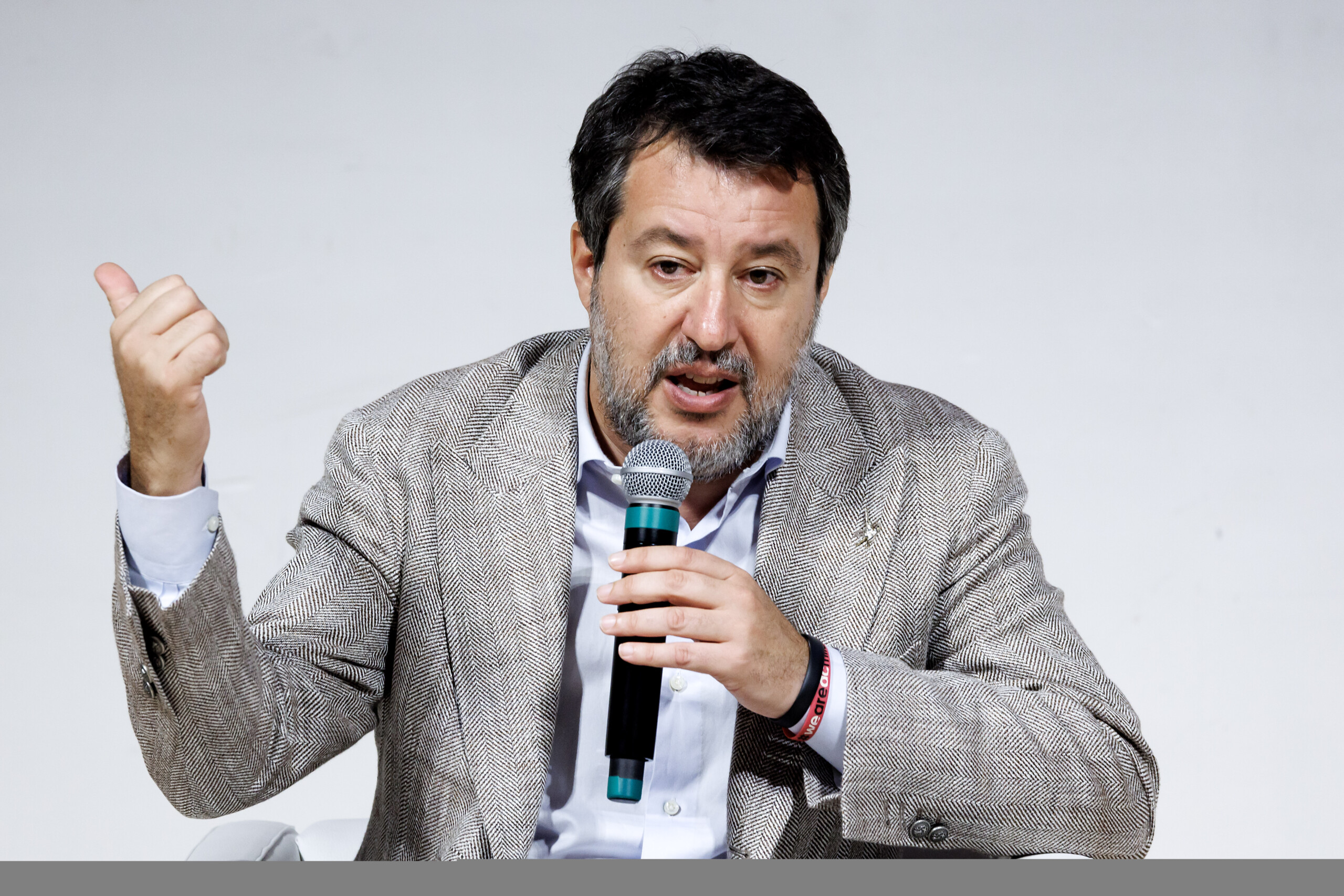 pont etroit salvini determines a aller de lavant respectez les reglementations scaled