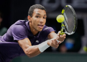 tennis atp paris auger aliassime en quarts altmaier battu en trois sets