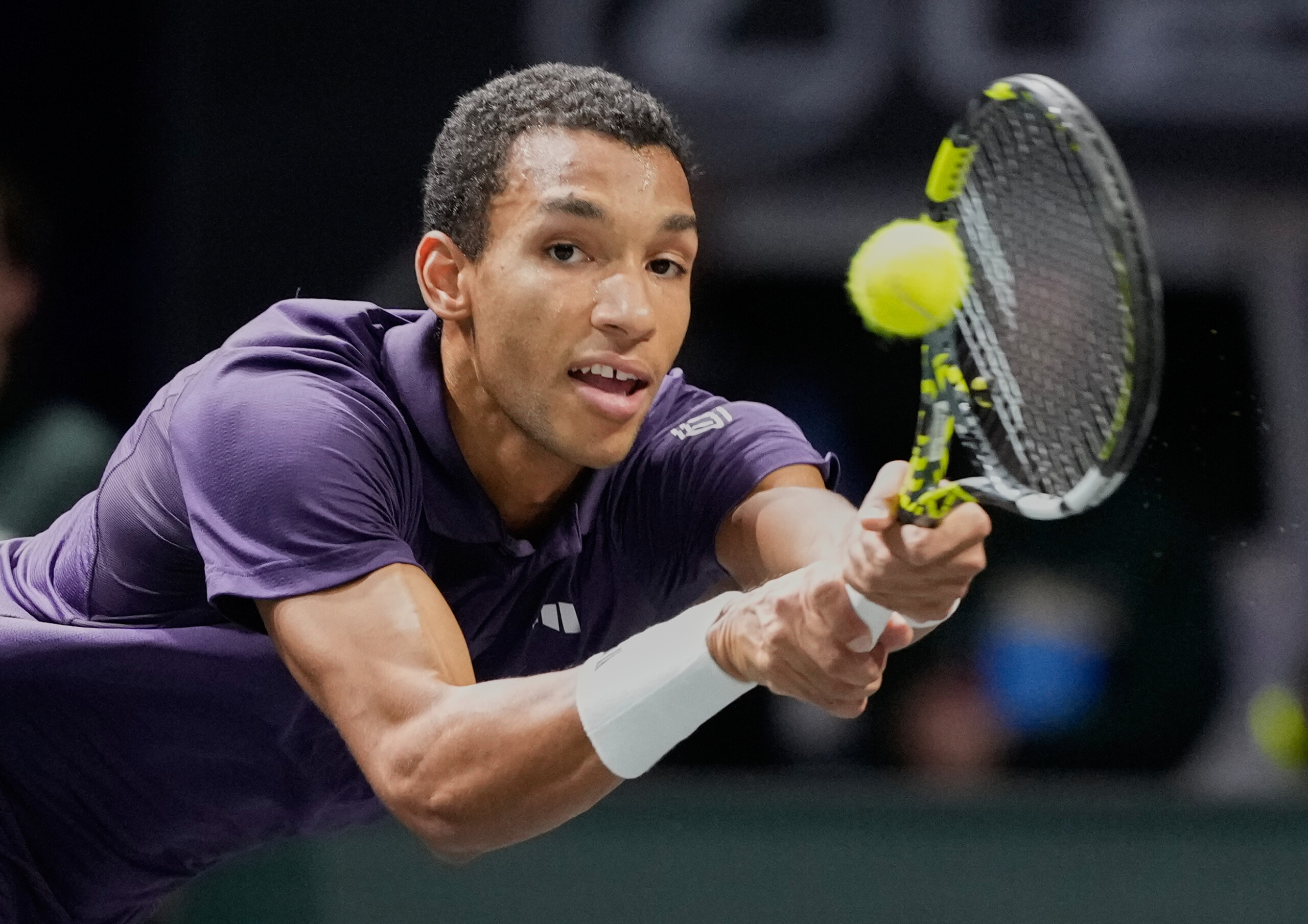 tennis atp paris auger aliassime en quarts altmaier battu en trois sets scaled