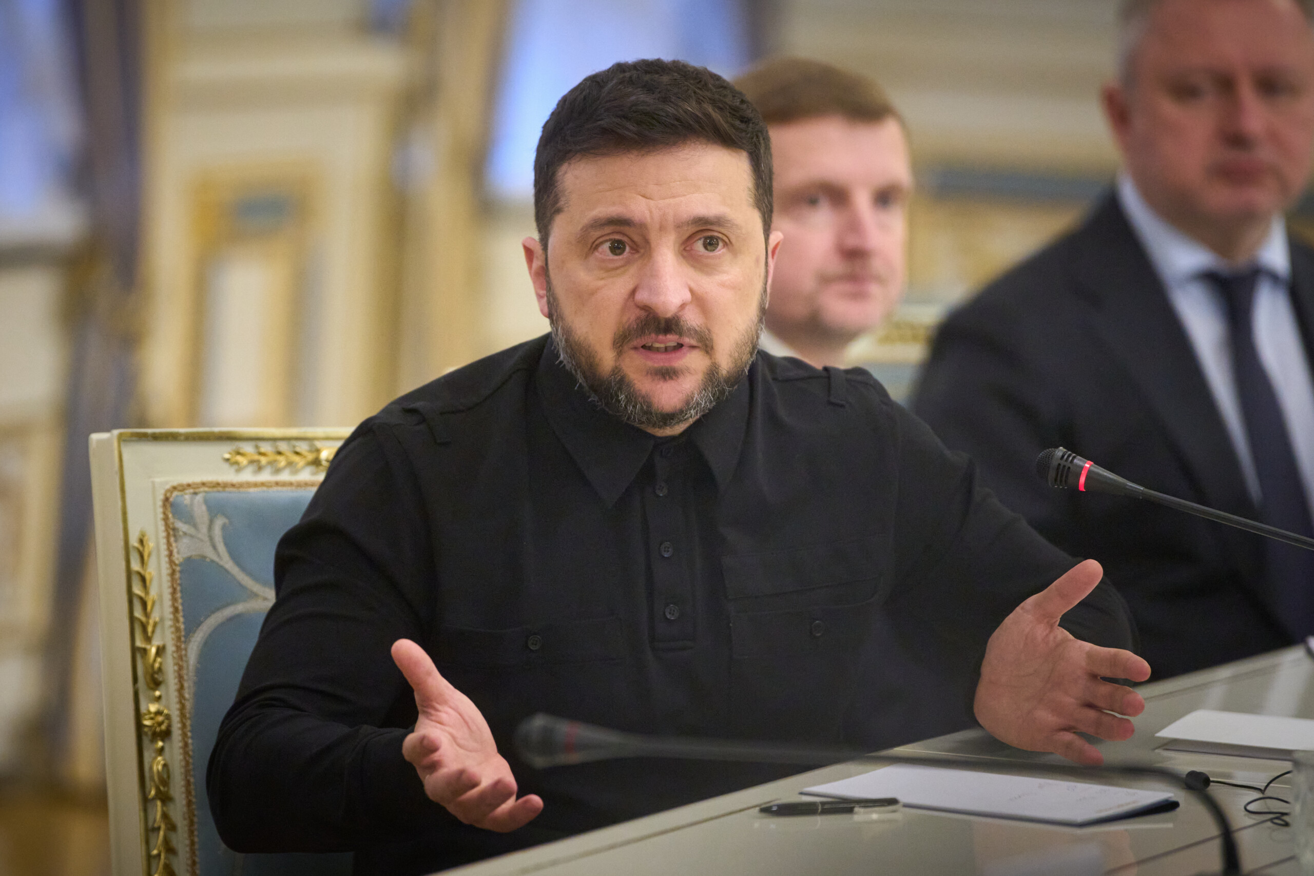 ukraine zelensky la russie deploie 170 000 soldats pour avancer a donetsk scaled