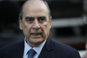 argentine le chef de cabinet de milei demissionne