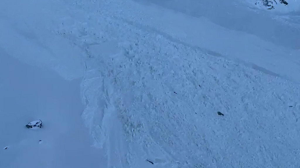 montagne deuxieme groupe implique dans une avalanche a ortles 2 disparus