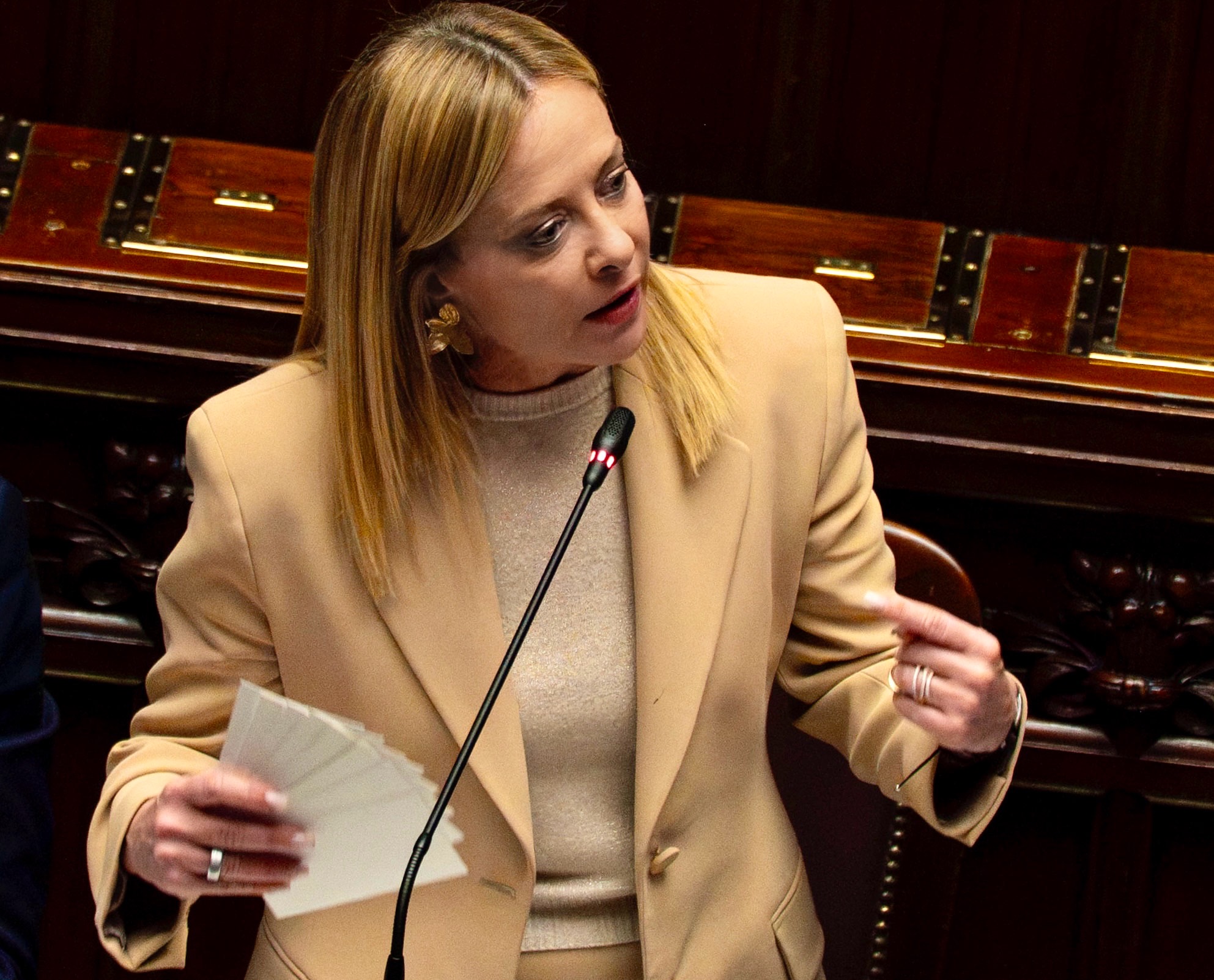 attaque dans un train en angleterre meloni consternation apres lagression au couteau