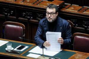 manoeuvre salvini demander davantage aux banques pour les salaires des forces de lordre