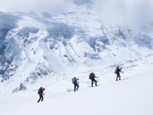 nepal deux des alpinistes italiens disparus ont ete retrouves morts