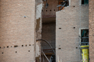 rome appel aux enqueteurs les personnes disposant dimages video de leffondrement de la tour doivent sadresser aux carabiniers