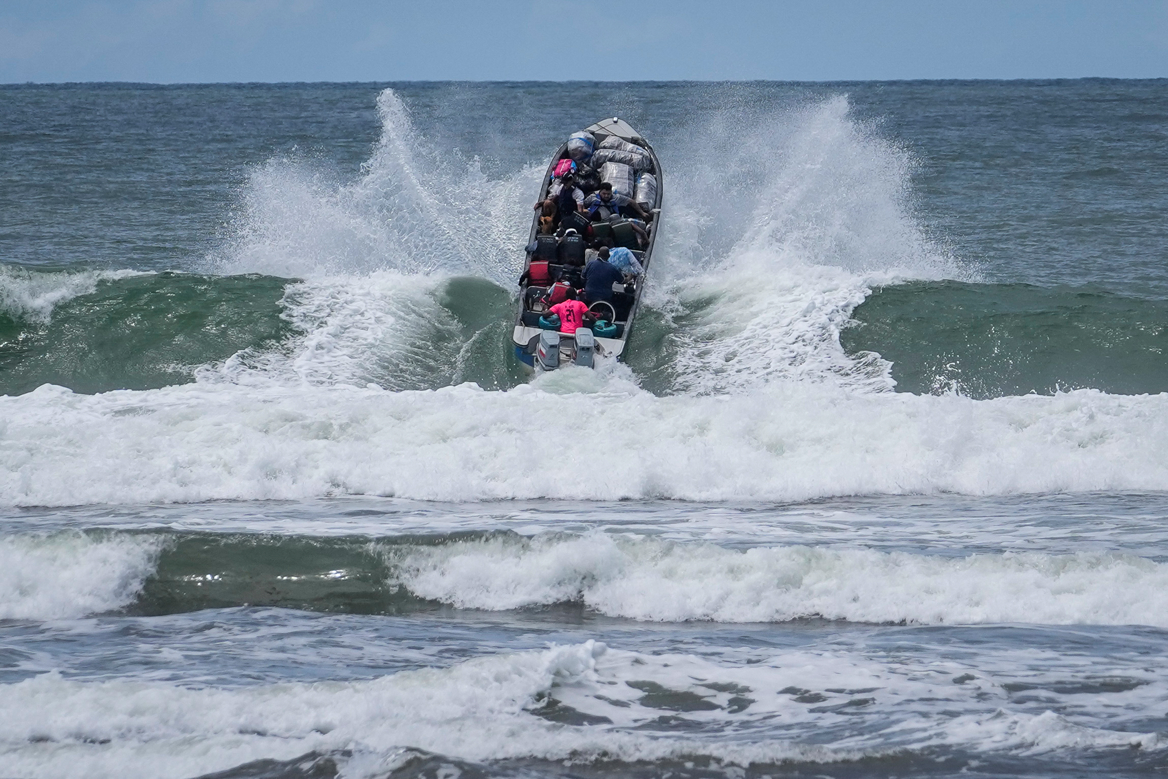 États-Unis : 17e attaque contre un bateau de narcotrafiquants présumé dans les Caraïbes 1 etats unis 17e attaque contre un bateau de narcotrafiquants presume dans les caraibes